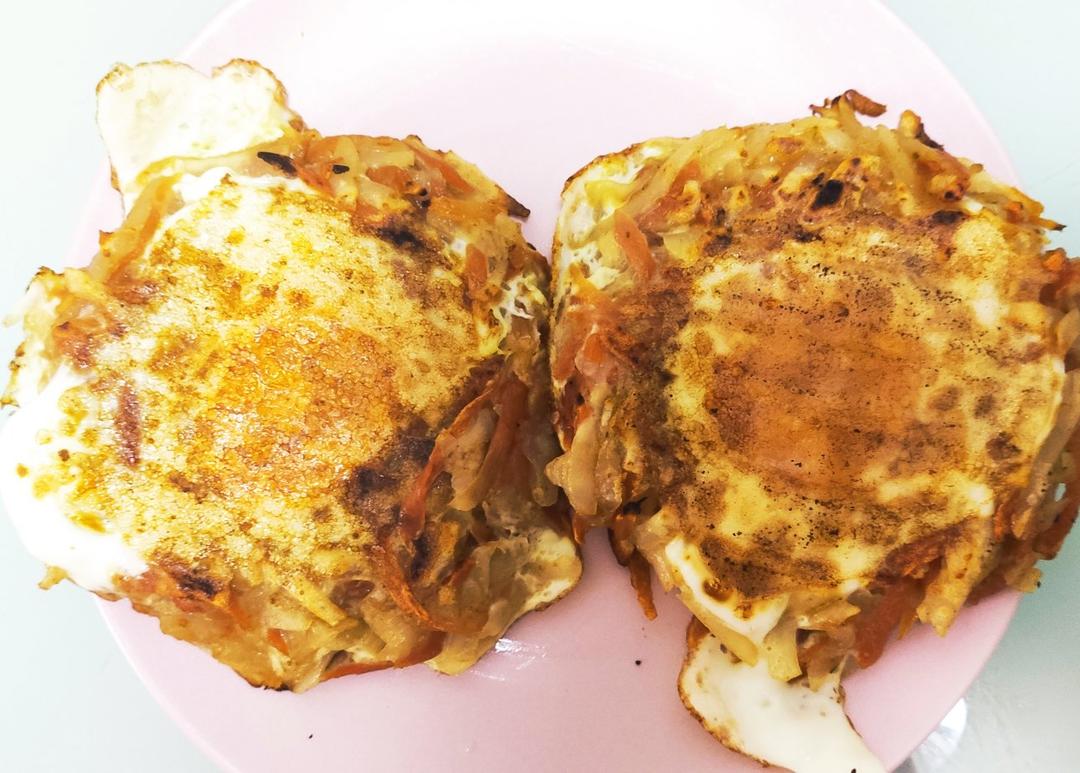 土豆胡萝卜绕丝鸟巢煎鸡蛋饼