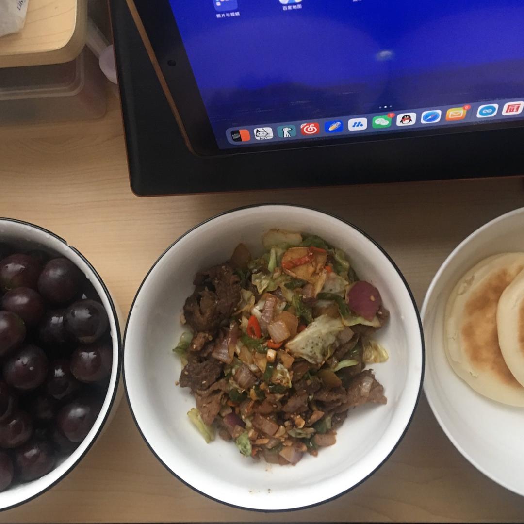 孜然洋葱炒牛肉粒