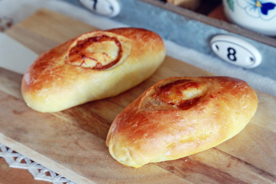 肉松沙拉酱面包