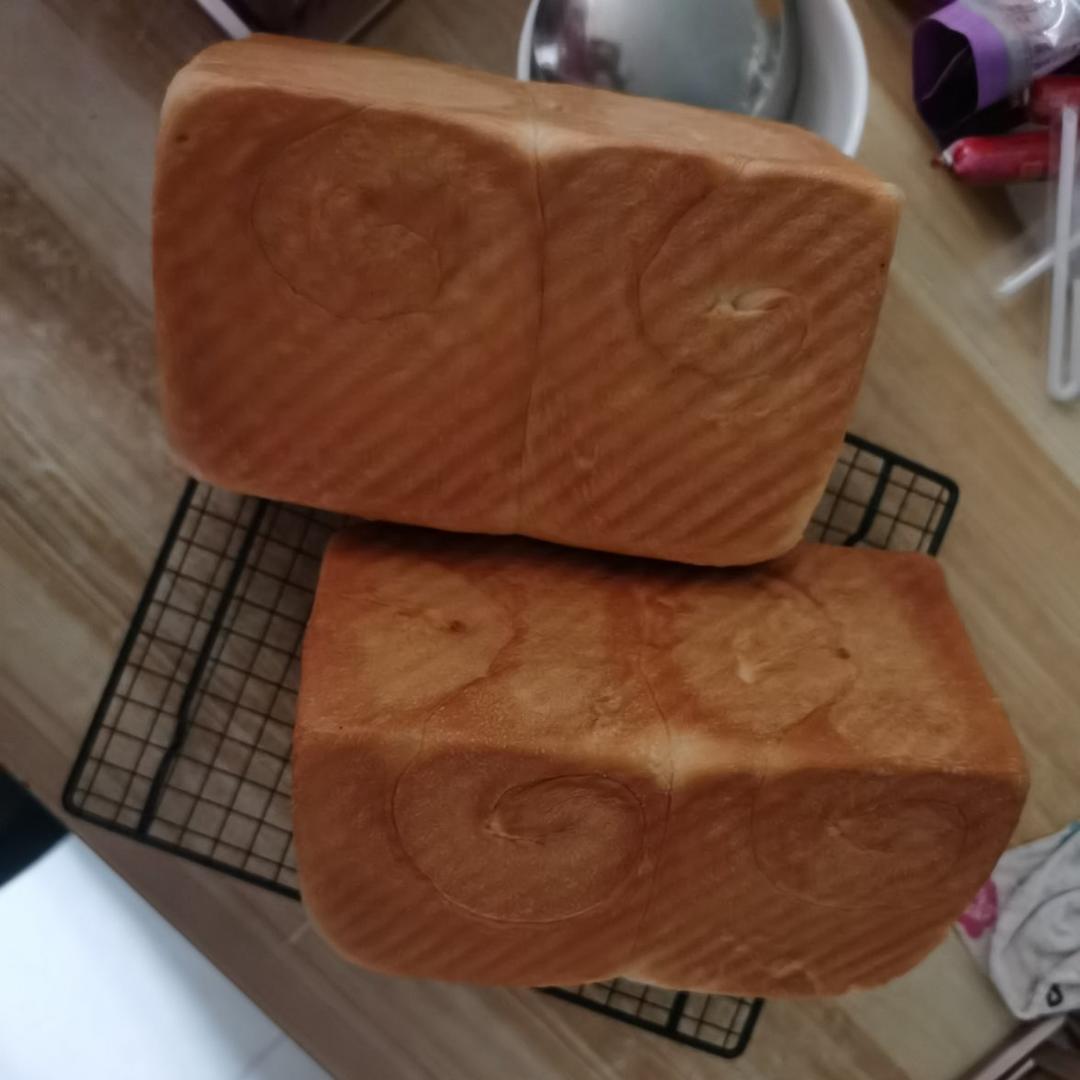 用烤箱自己做面包--手工牛奶吐司面包