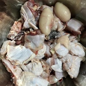 猴头菇虫草花炖土鸡汤的做法 步骤1