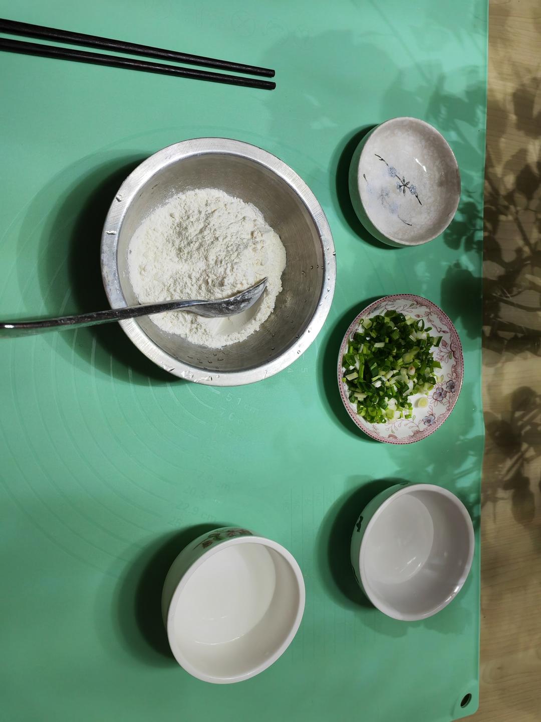 家常葱油饼 柔软多层 凉了也不硬 附细节视频详解