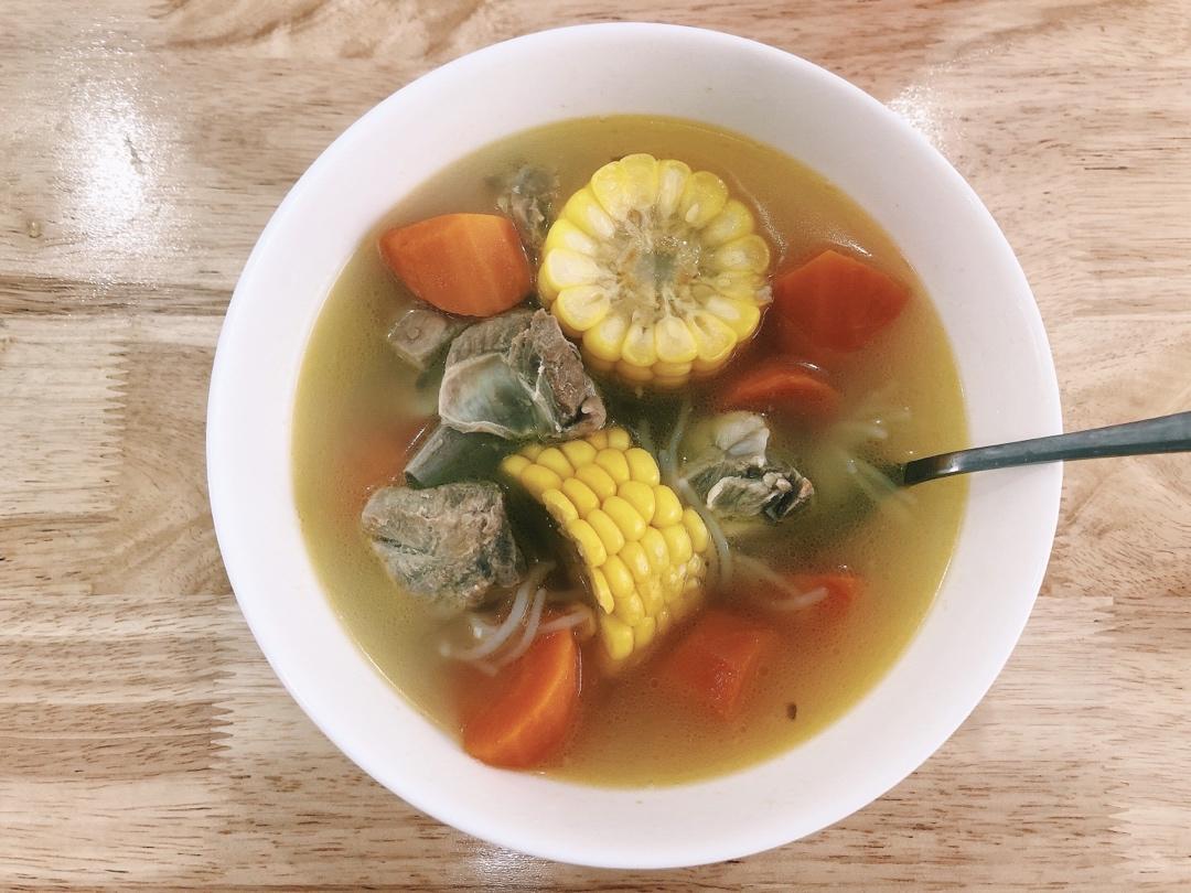 连吃三碗的玉米山药排骨汤