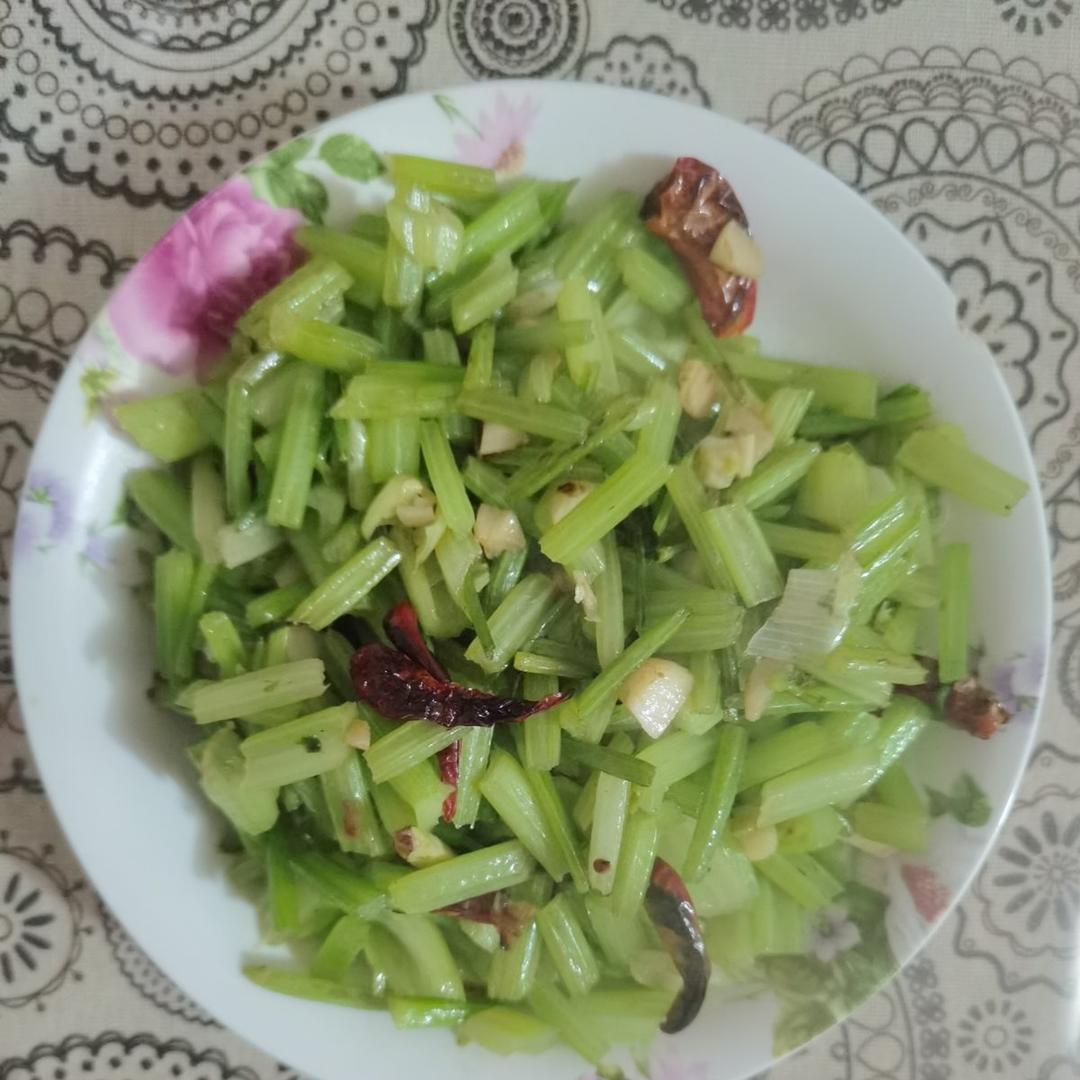 素炒芹菜