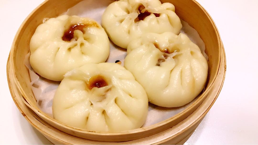 云朵般松软爆浆蜜汁叉烧包