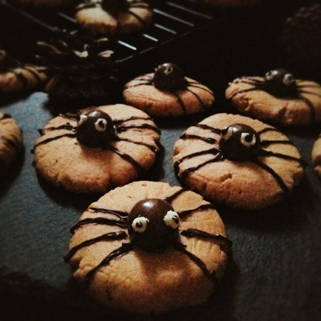 万圣节蜘蛛花生酱曲奇