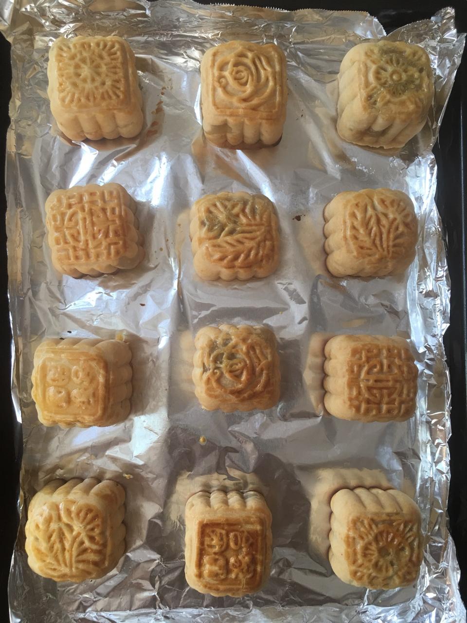 广式月饼—蛋黄莲蓉月饼