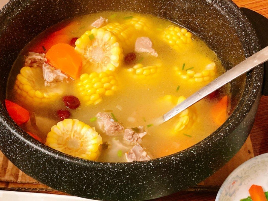 滋补养生 —— 玉米胡萝卜清炖排骨汤🌽