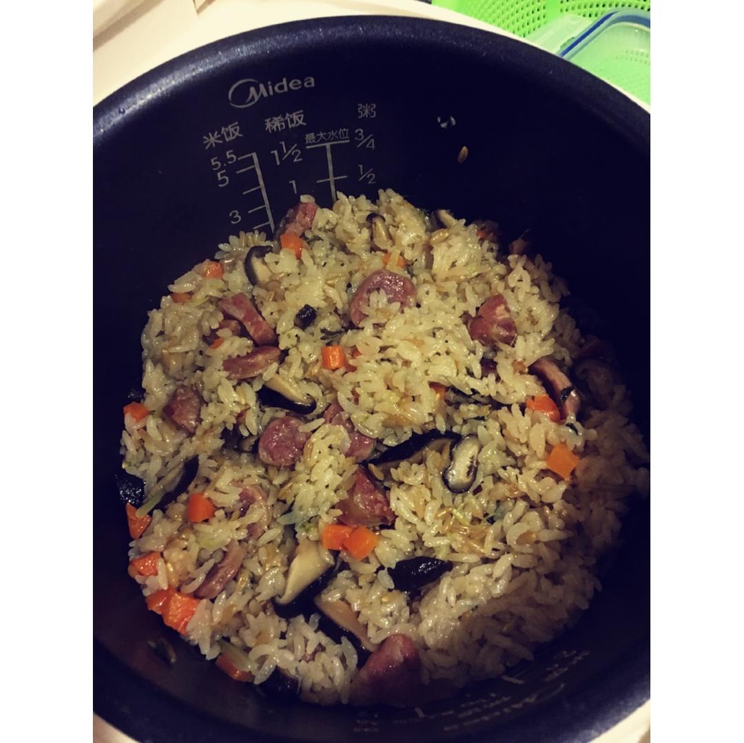 电饭锅版香菇腊肠饭