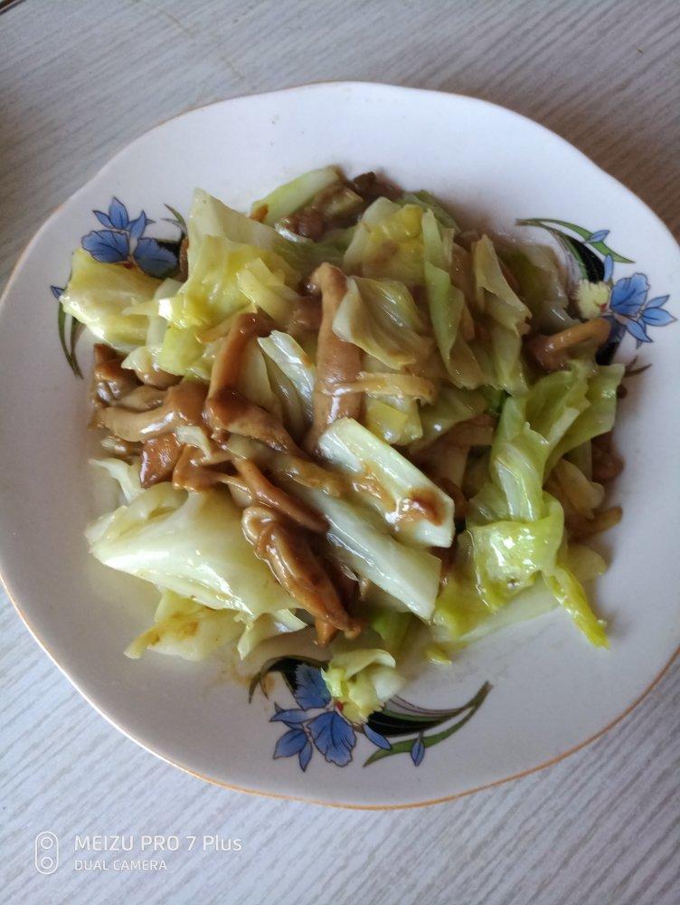 卷心菜炒滑子蘑