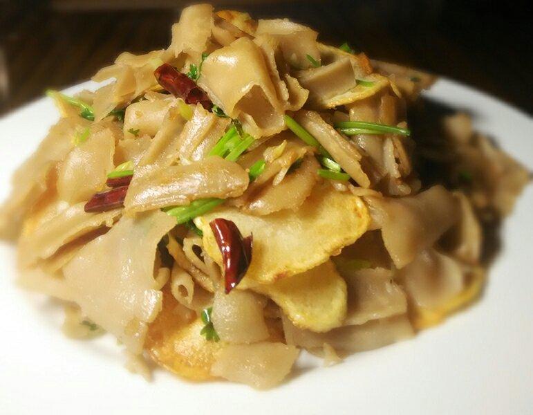 作品 晚餐2017年10月21日 #晚餐2017年10月21日#土豆片炒莜面栲栳栳