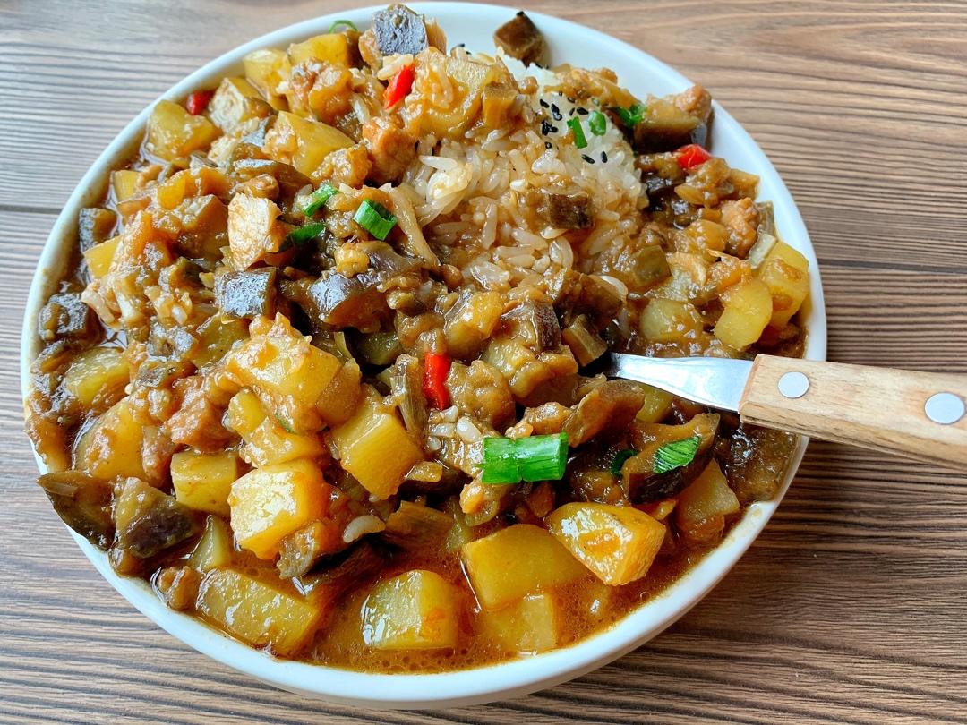 【茄子土豆烩饭】可以承包你一整锅白米饭🍚