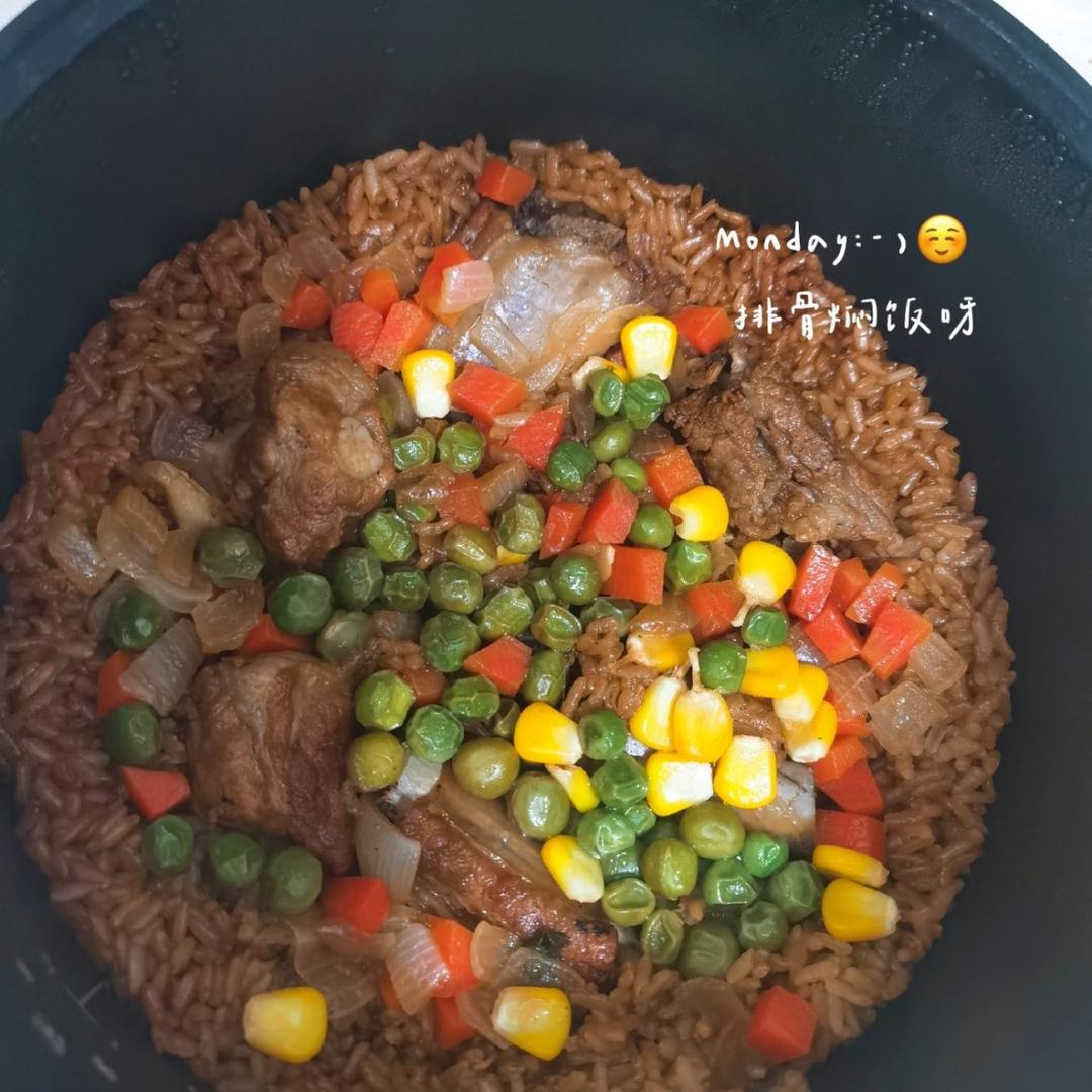 【排骨焖饭】