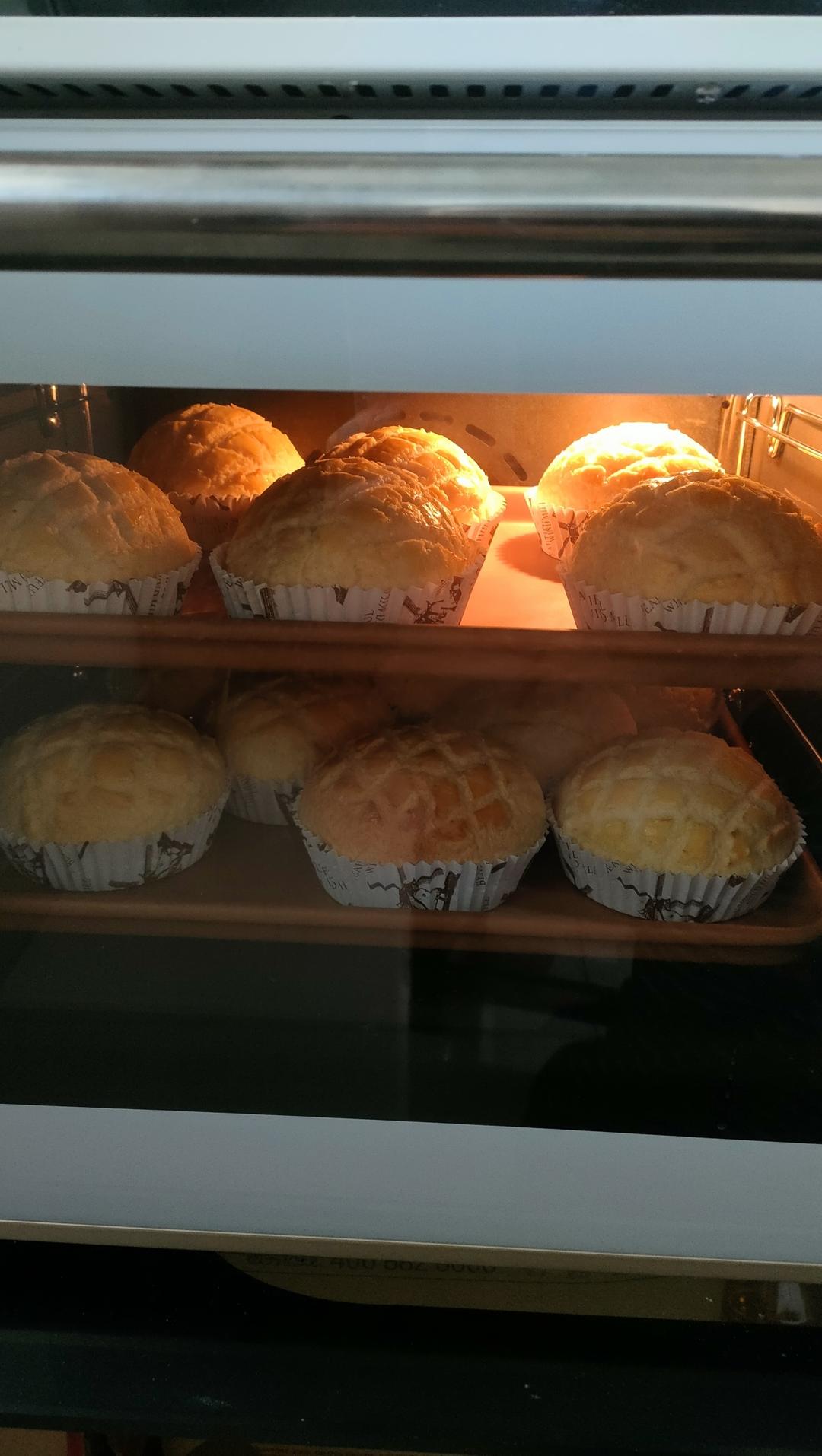 好吃到炸裂的港式菠萝包（附带制作酥皮的小视频）