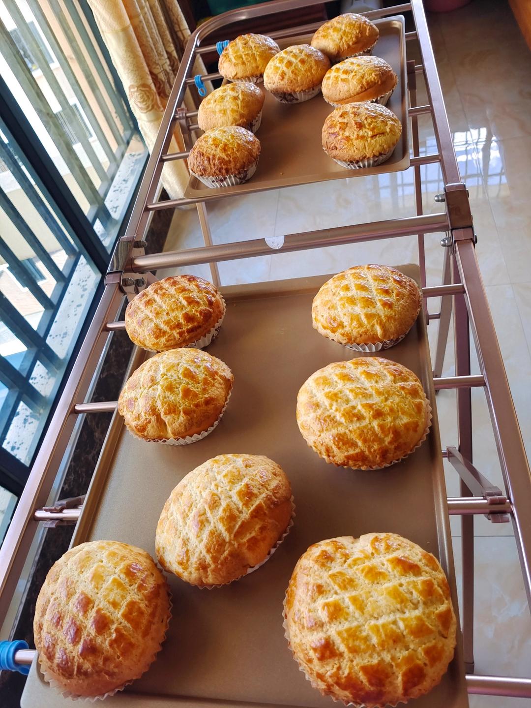 好吃到炸裂的港式菠萝包（附带制作酥皮的小视频）