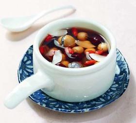 红枣莲子桂圆汤