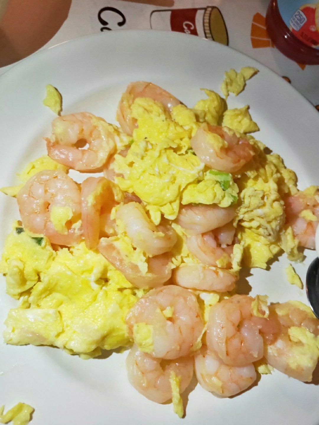 厨师长教你：“虾仁滑蛋”的家常做法，充满嫩滑饱满的口感