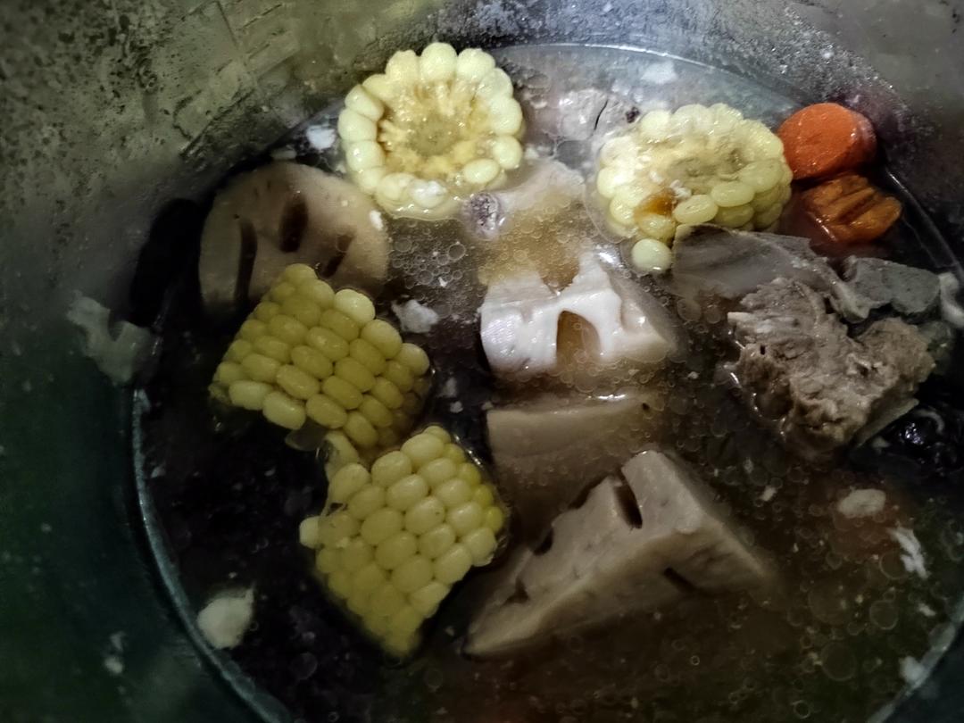 排骨玉米莲藕汤