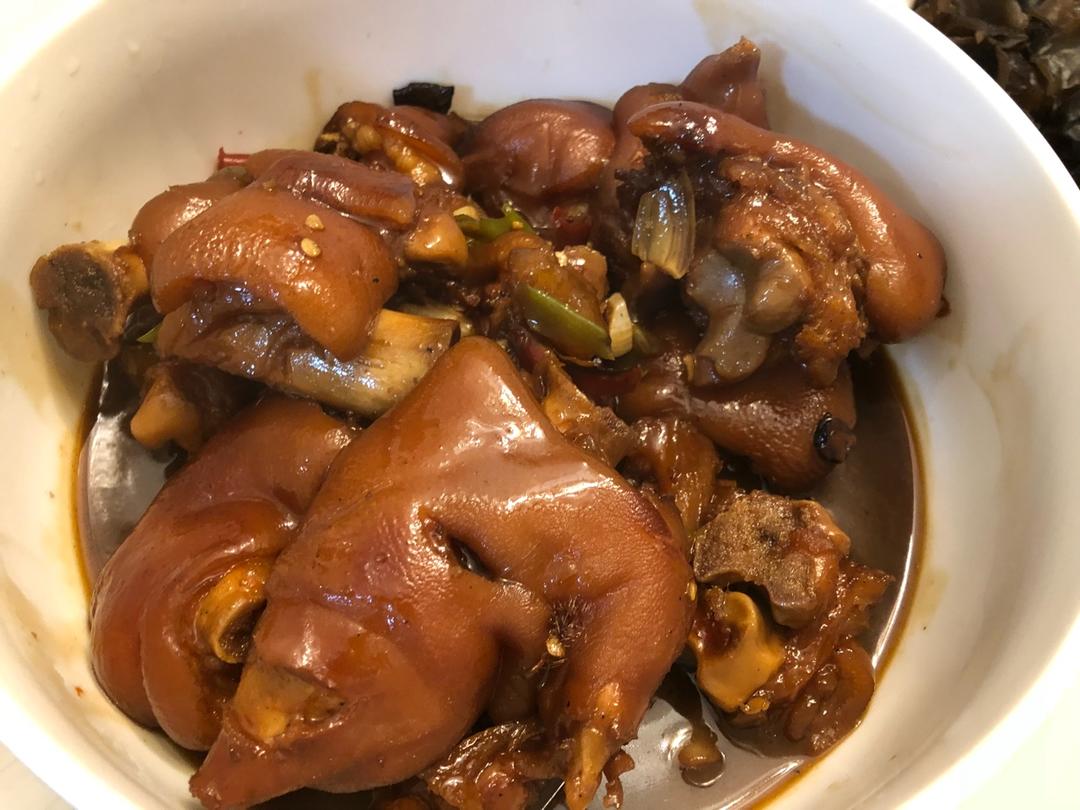 美味的家常菜：红烧猪蹄