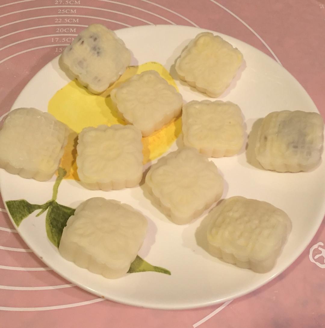 反正也得吃做的冰皮月饼--芝士奶黄馅