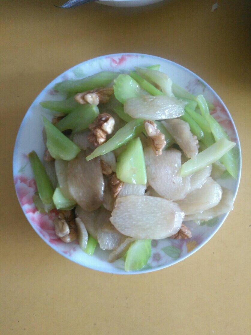 西芹核桃仁