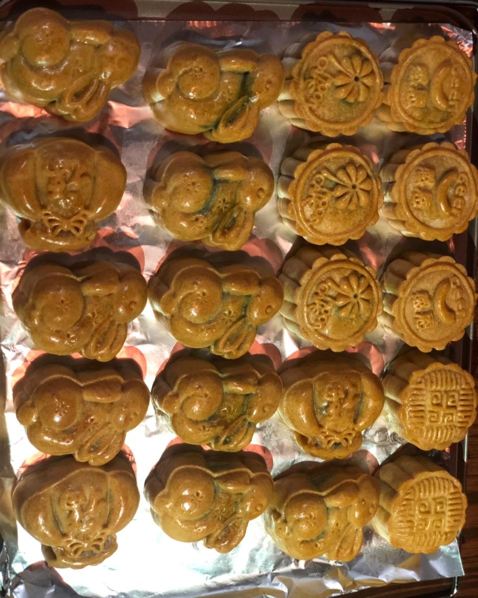 广式月饼—蛋黄莲蓉月饼