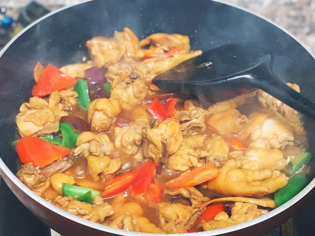 一鸡两吃的广东鸡煲