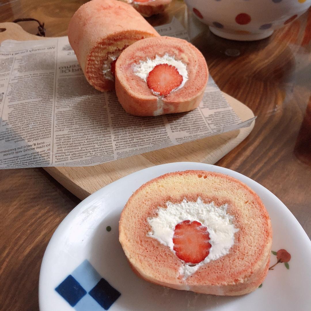 草莓牛乳蛋糕卷