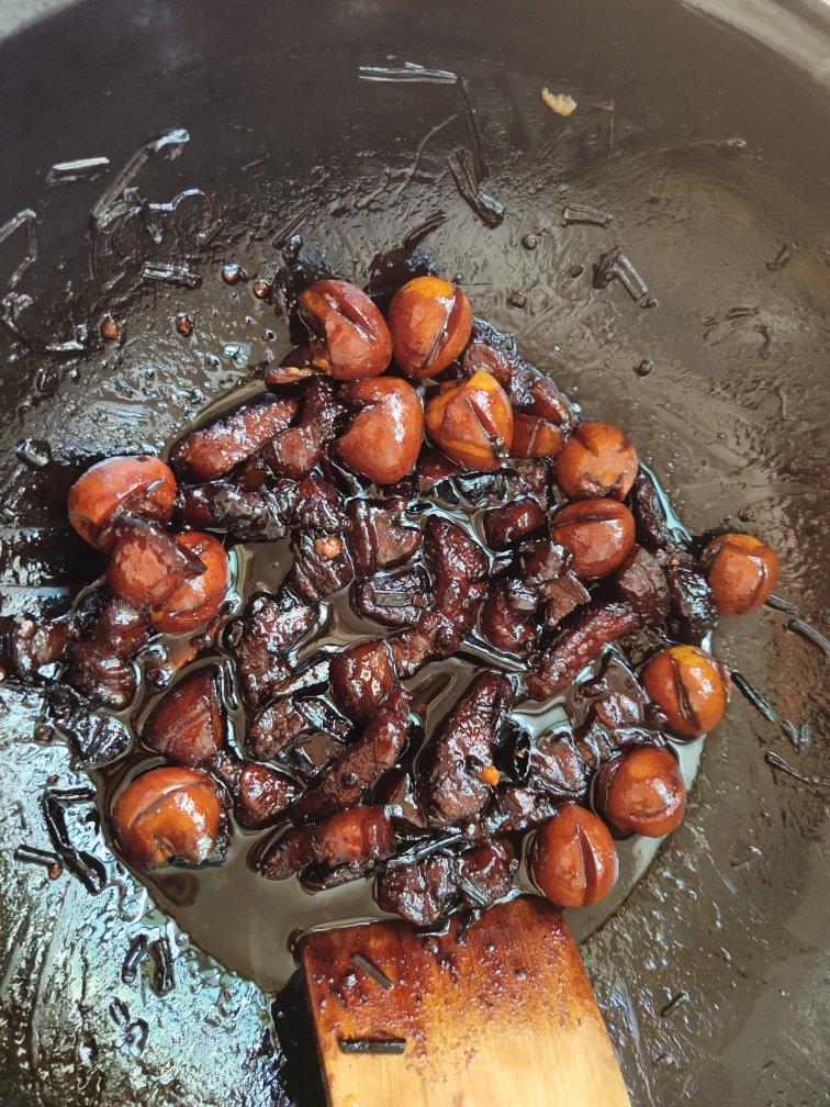 加了鹌鹑蛋后，这盘红烧肉，美味的逆天啦——鹌鹑蛋烧肉（孔瑶食谱）