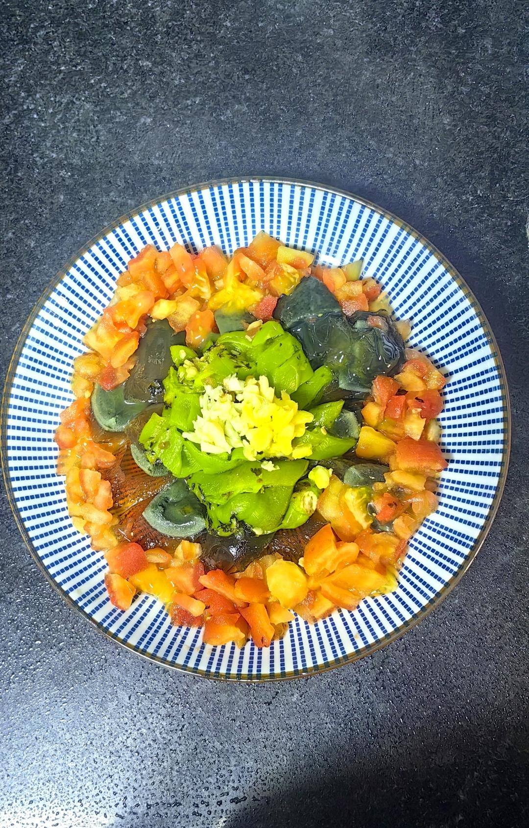 凉拌皮蛋青椒西红柿