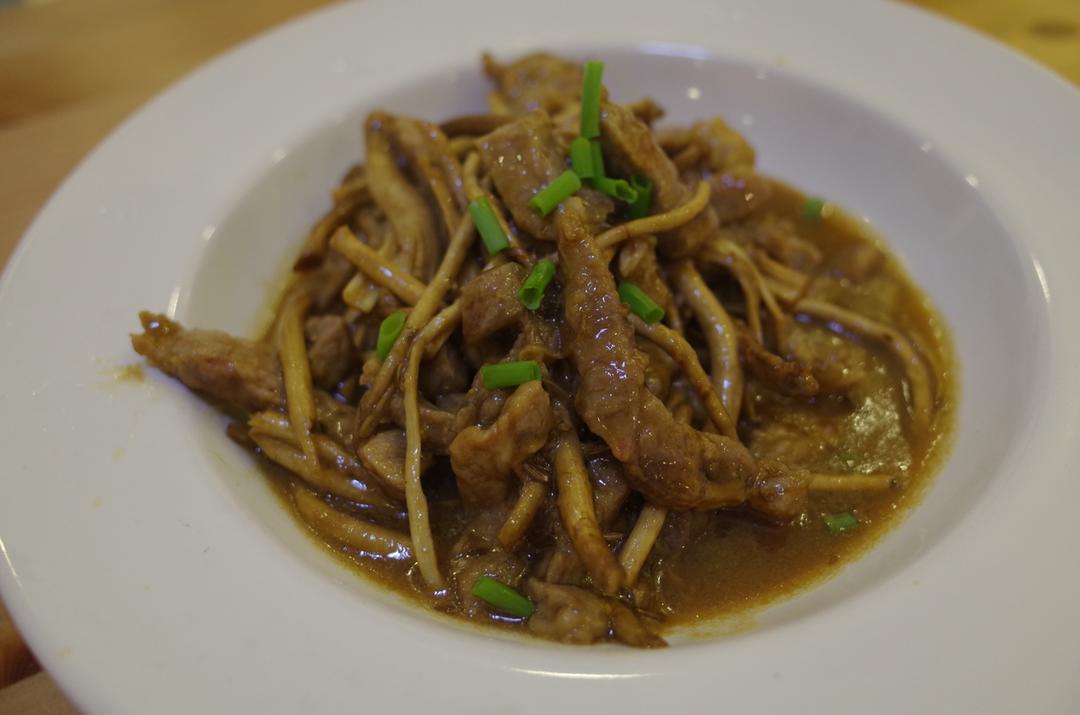 牛肉丝炒茶树菇