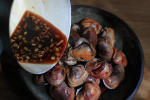 【姜酒血蛤】——浙江人最爱的“黑暗料理”的做法 步骤7