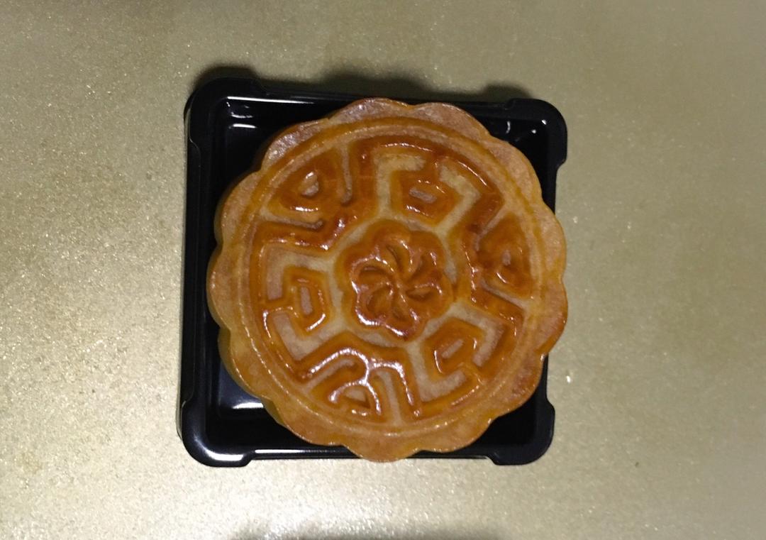 广式月饼—蛋黄莲蓉月饼