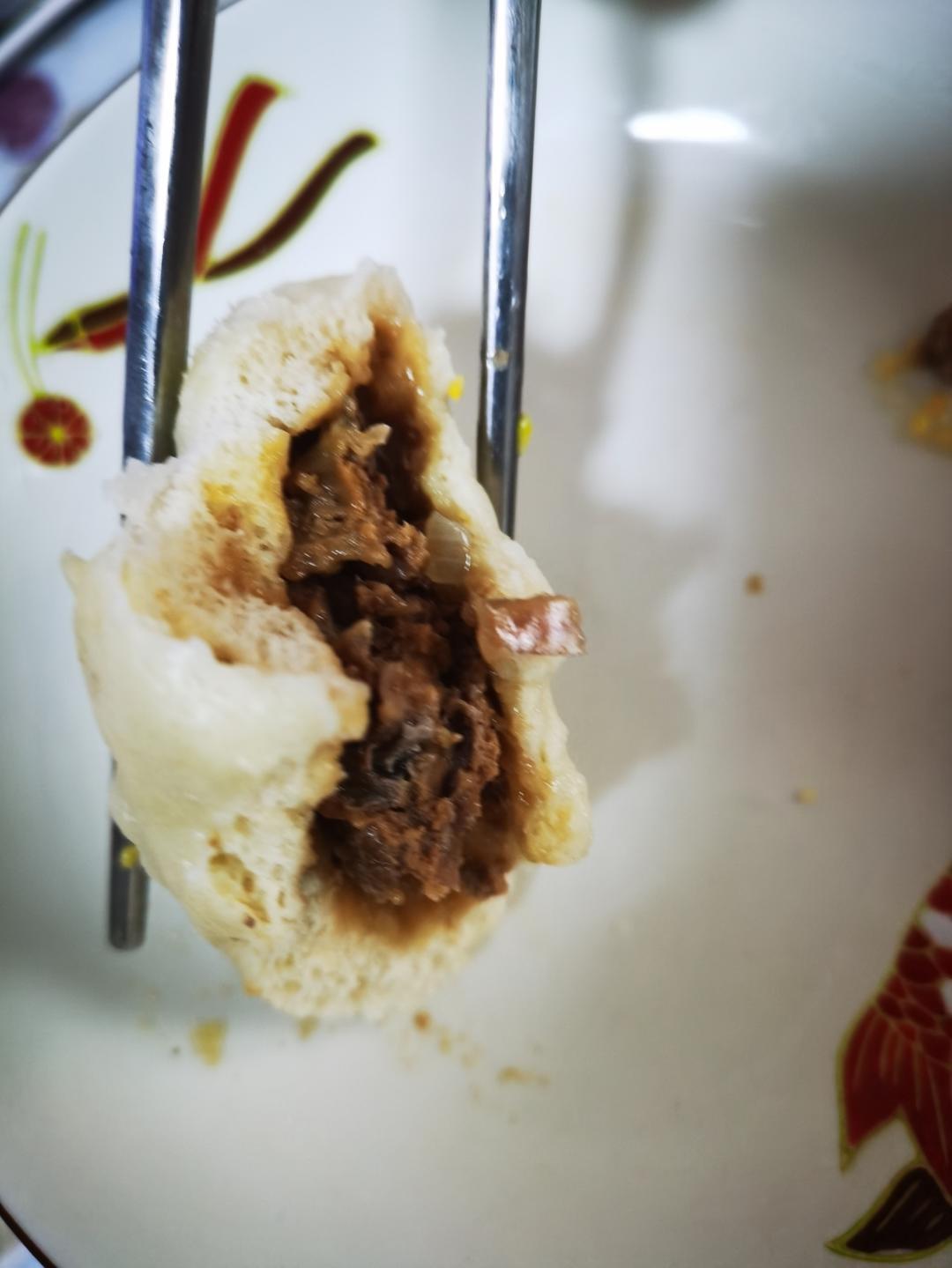 鲜美多汁的洋葱牛肉包子
