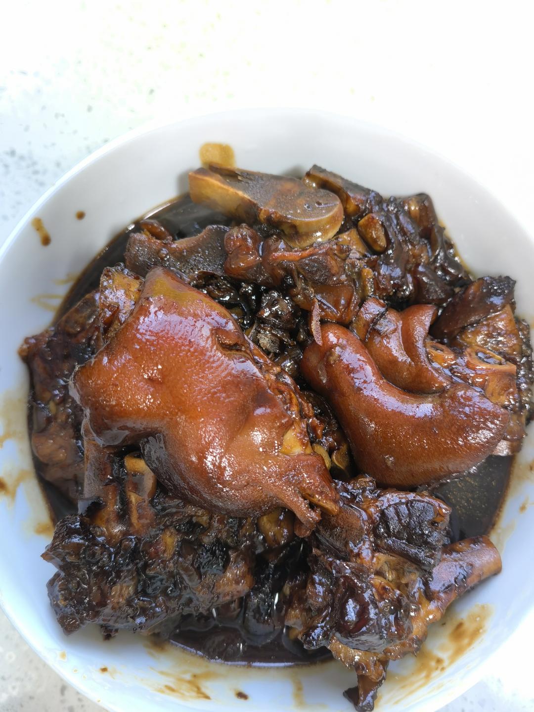 美味的家常菜：红烧猪蹄