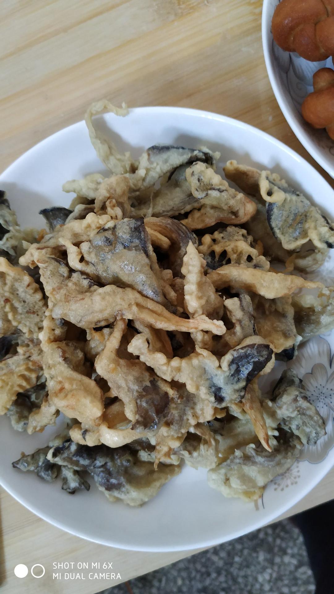 干炸蘑菇的做法，大人小孩都喜欢