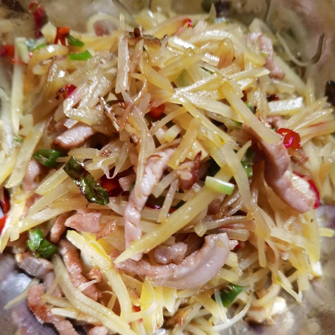 青椒土豆炒肉丝