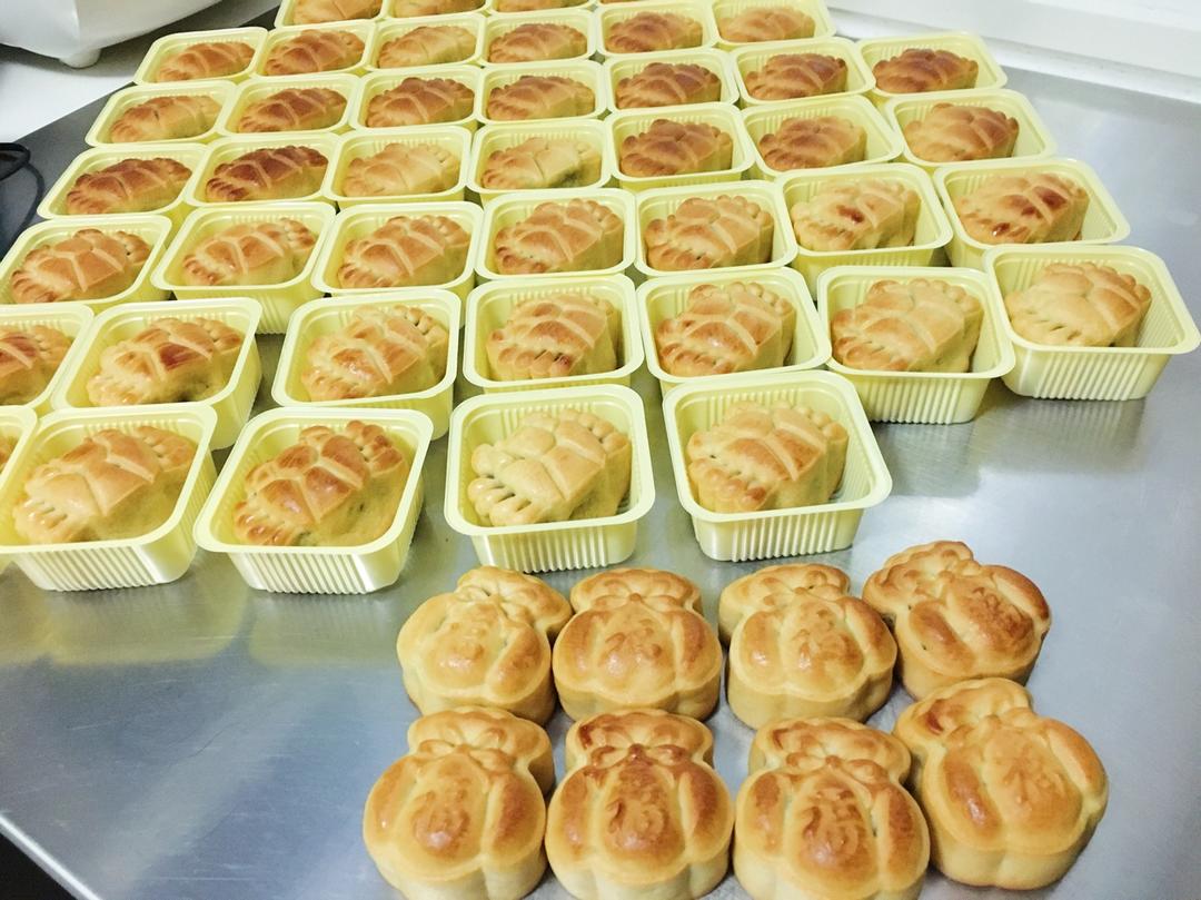广式月饼—蛋黄莲蓉月饼