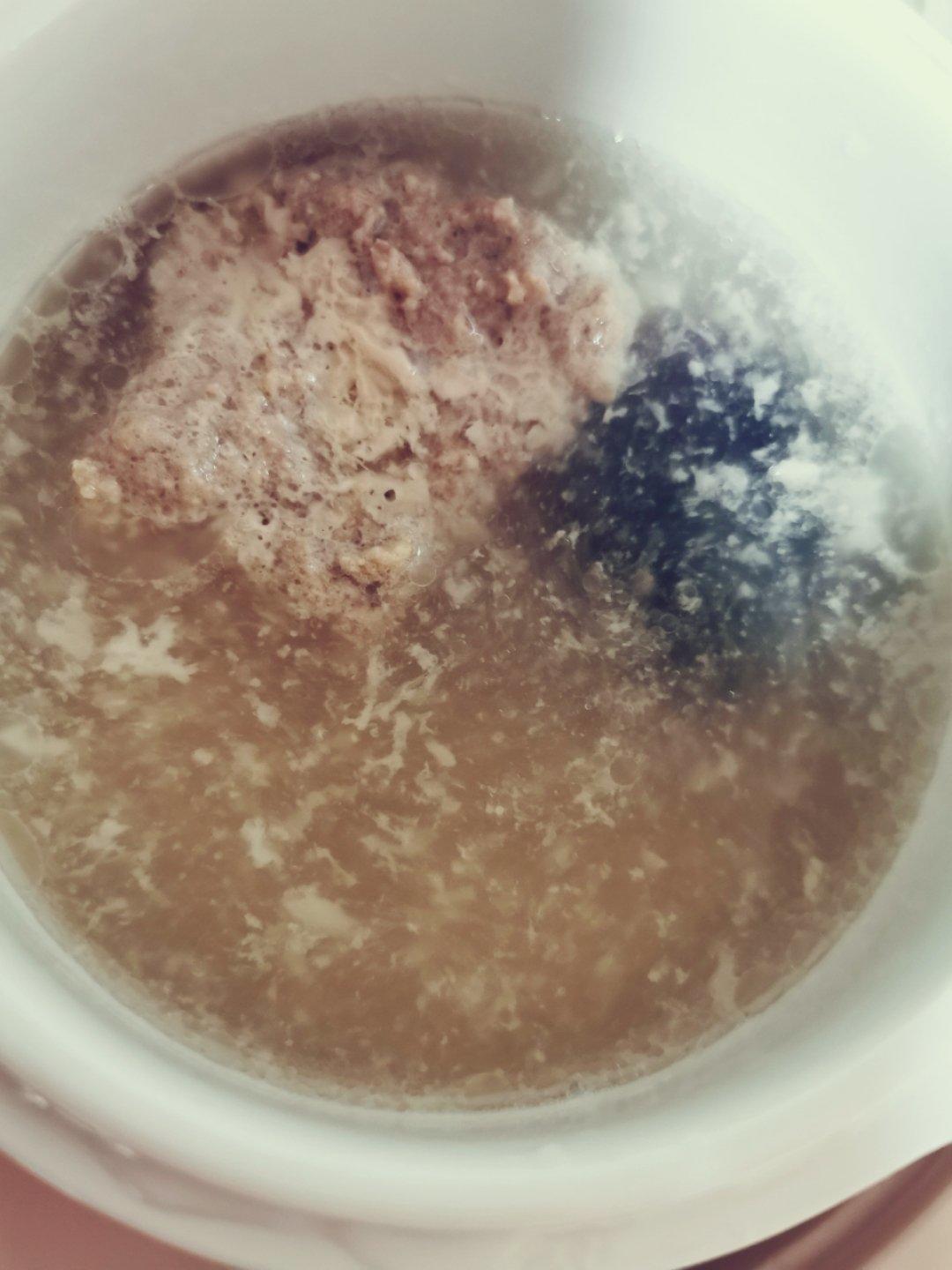 慢炖锅☞最独特的皮蛋肉饼汤