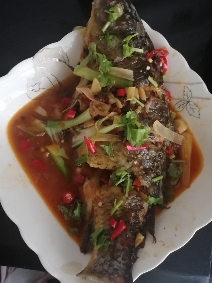 细嫩鲜香家常红烧小鲫鱼