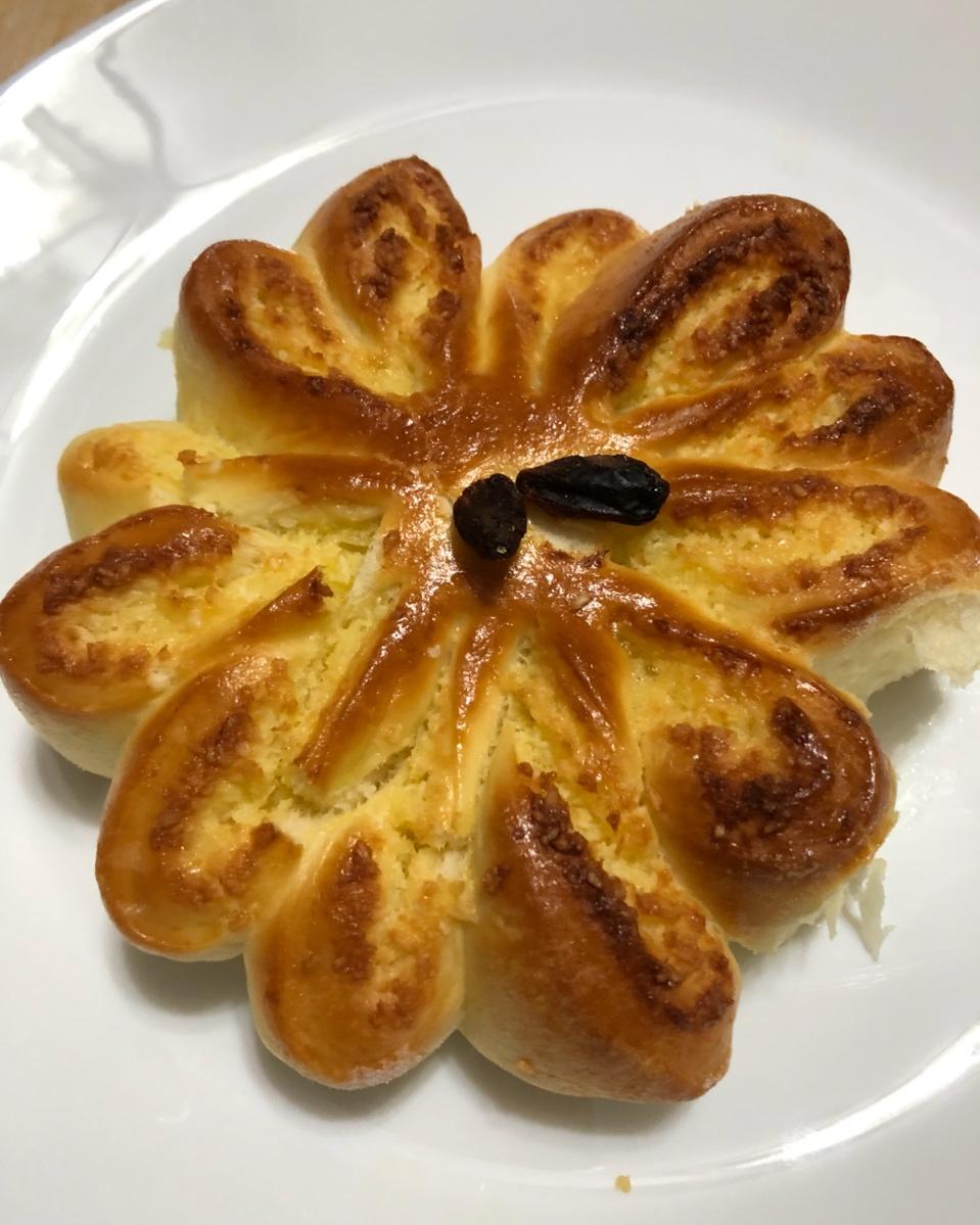 椰蓉花形面包