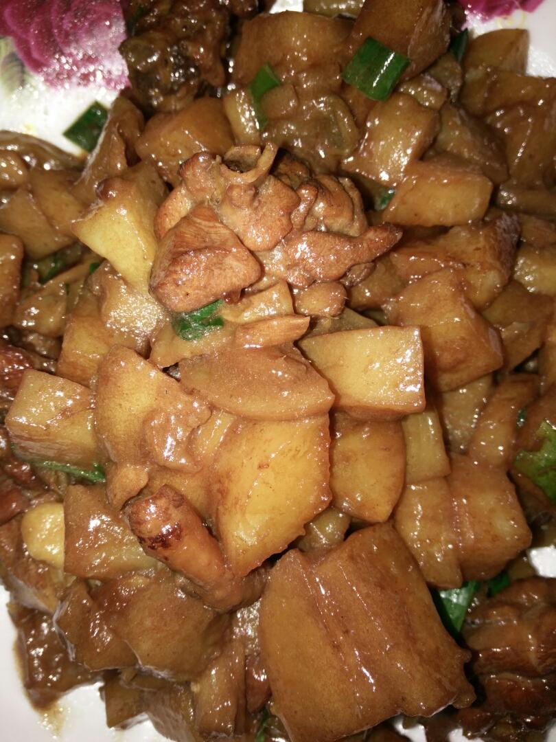 红烧鸡块炖土豆