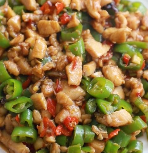 低脂美味的青椒鸡胸肉，色香味俱全!