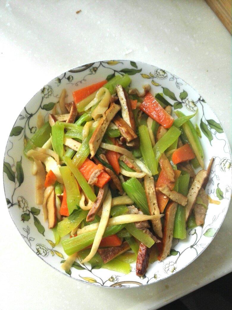 莴笋炒肉片