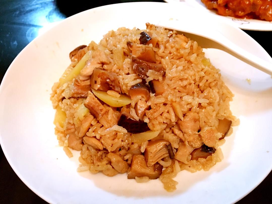 【香菇鸡肉焖饭】
