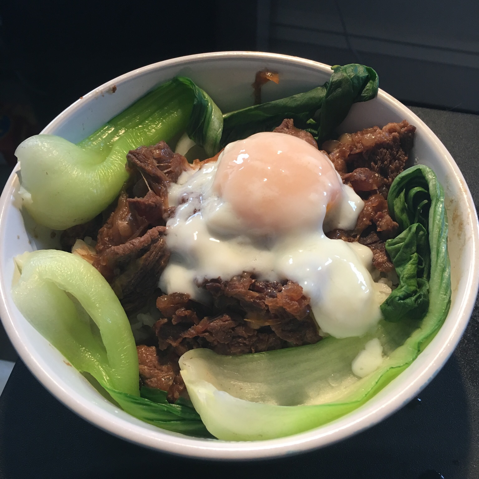 牛丼温泉卵入り（日式温泉蛋牛肉饭）