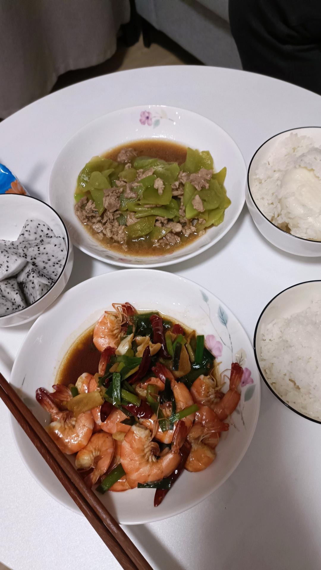 简单又好吃的莴笋炒肉