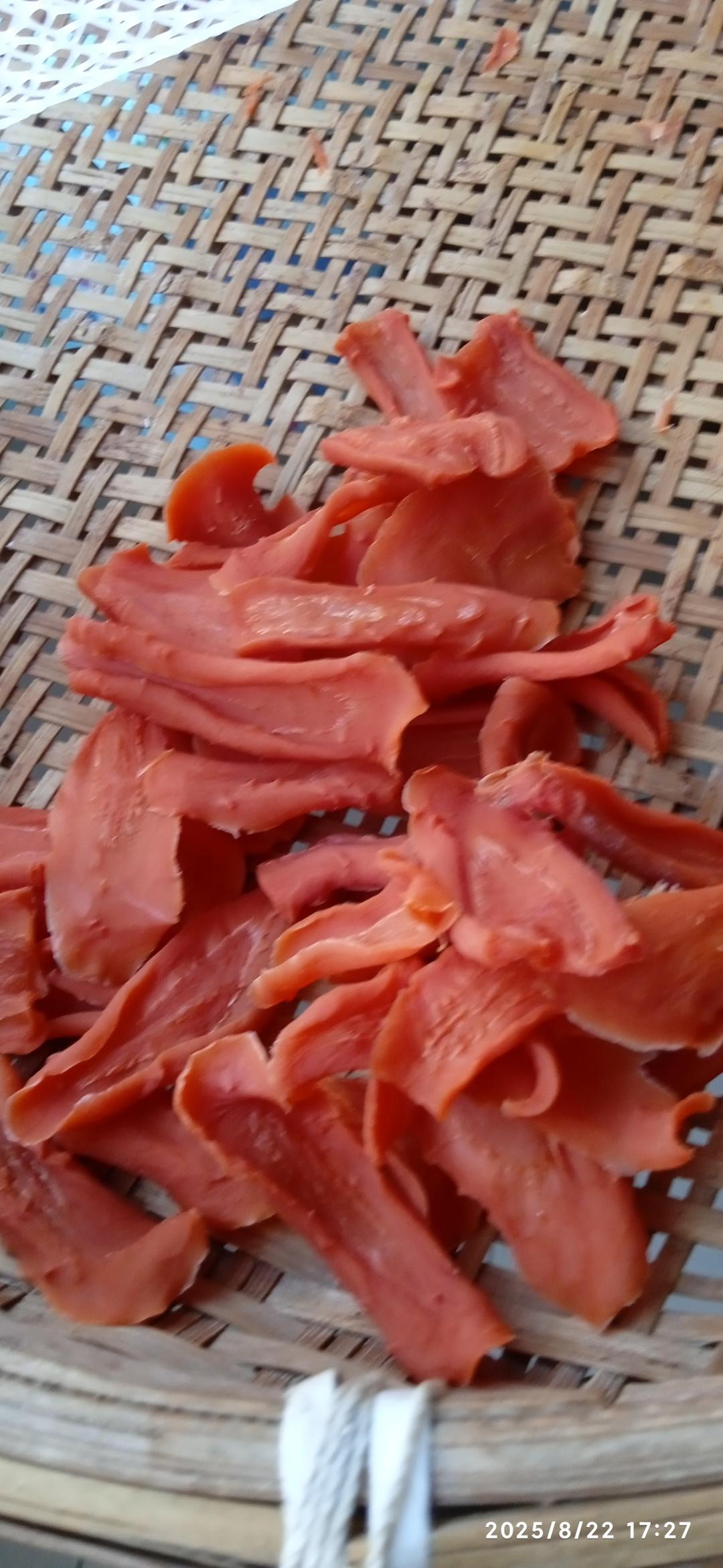 依照子瑜妈妈的方子制作的胡萝卜干，给宝宝当零食