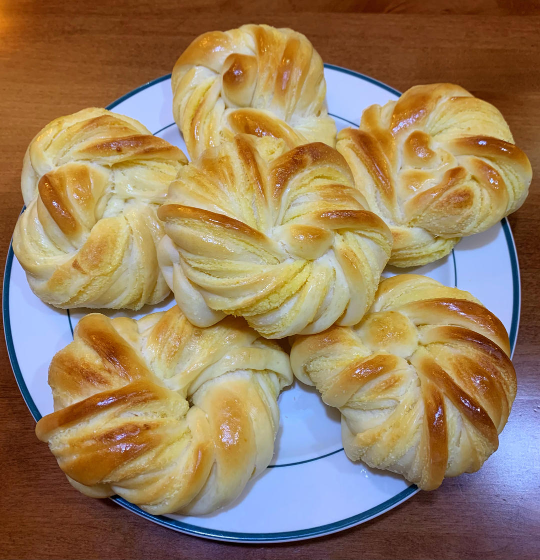 奶香椰蓉花朵小餐包