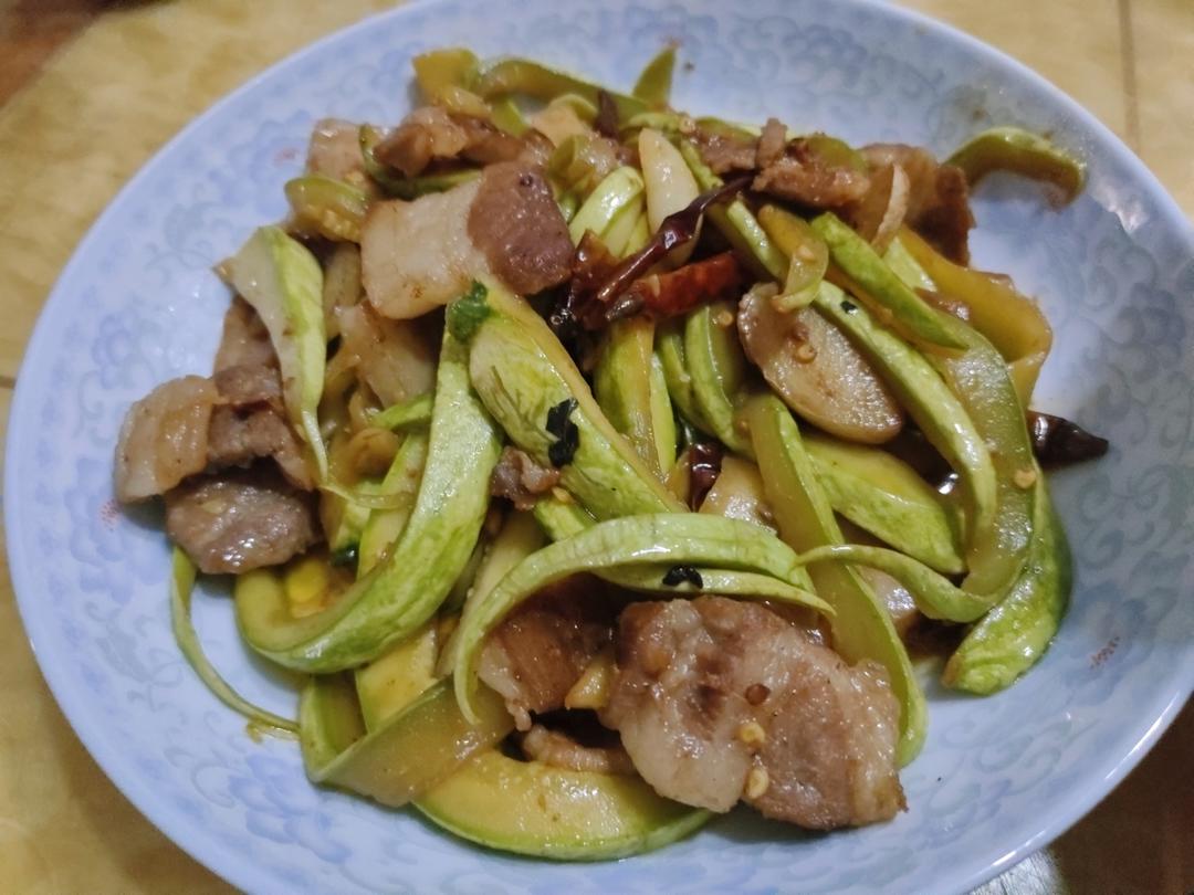 西葫芦炒肉(干锅西葫芦)